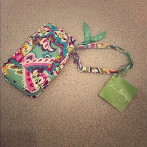 Vera Bradley NWT Smartphone Wristlet Tutti Frutti